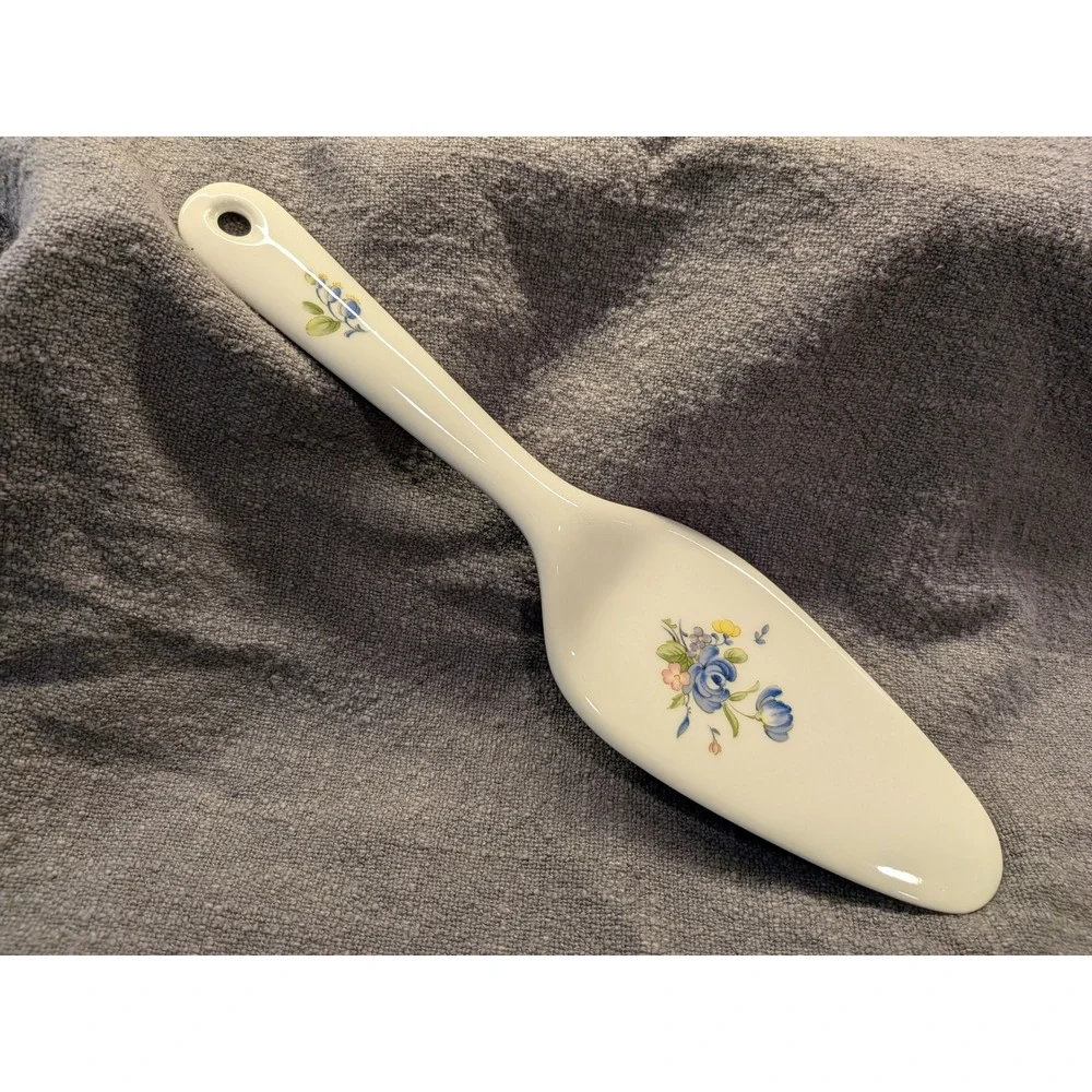 Vintage Ceramic Cake Pie Server White Blue Floral Bouquet Dessert